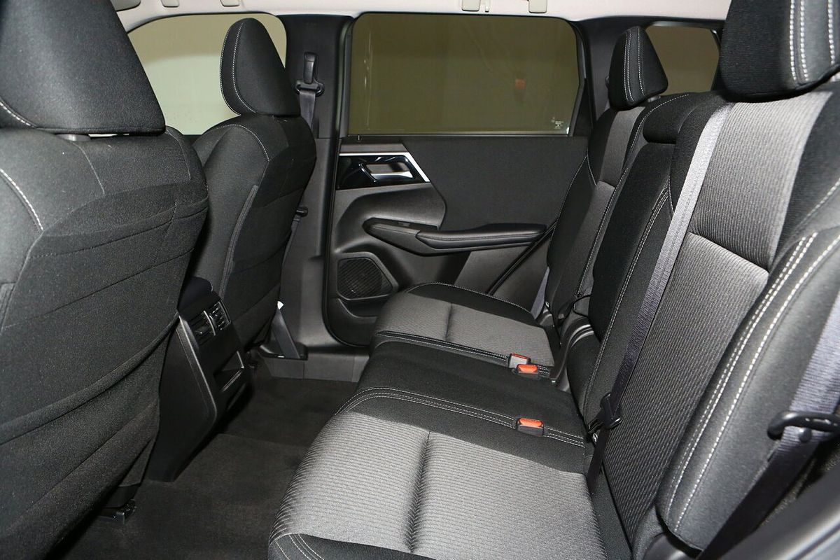 2024 Mitsubishi Outlander LS ZM