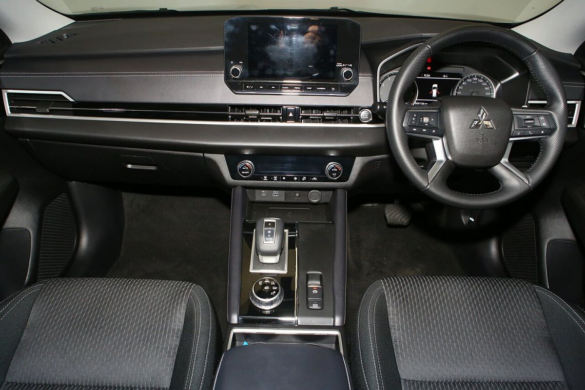 2024 Mitsubishi Outlander LS ZM