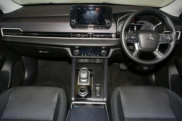 2024 Mitsubishi Outlander LS ZM