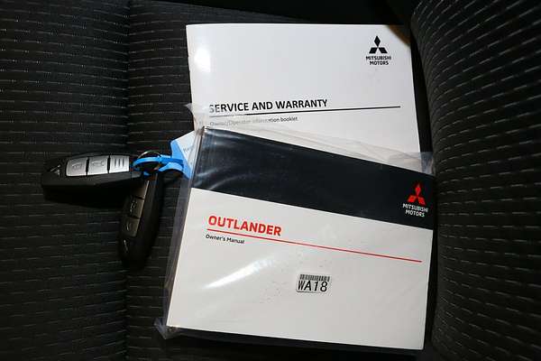 2024 Mitsubishi Outlander LS ZM