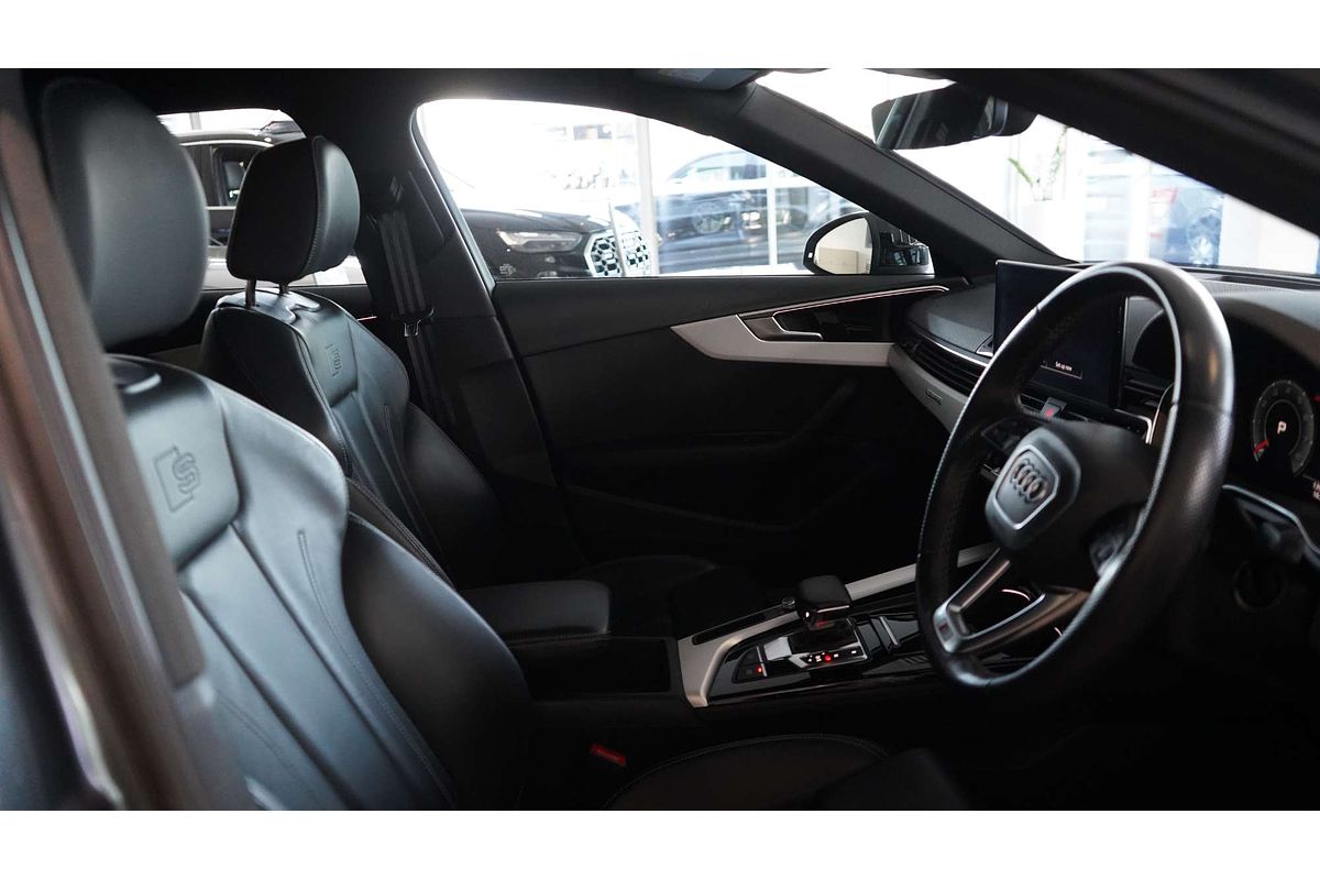 2022 Audi A4 45 TFSI S line B9