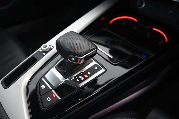 2022 Audi A4 45 TFSI S line B9