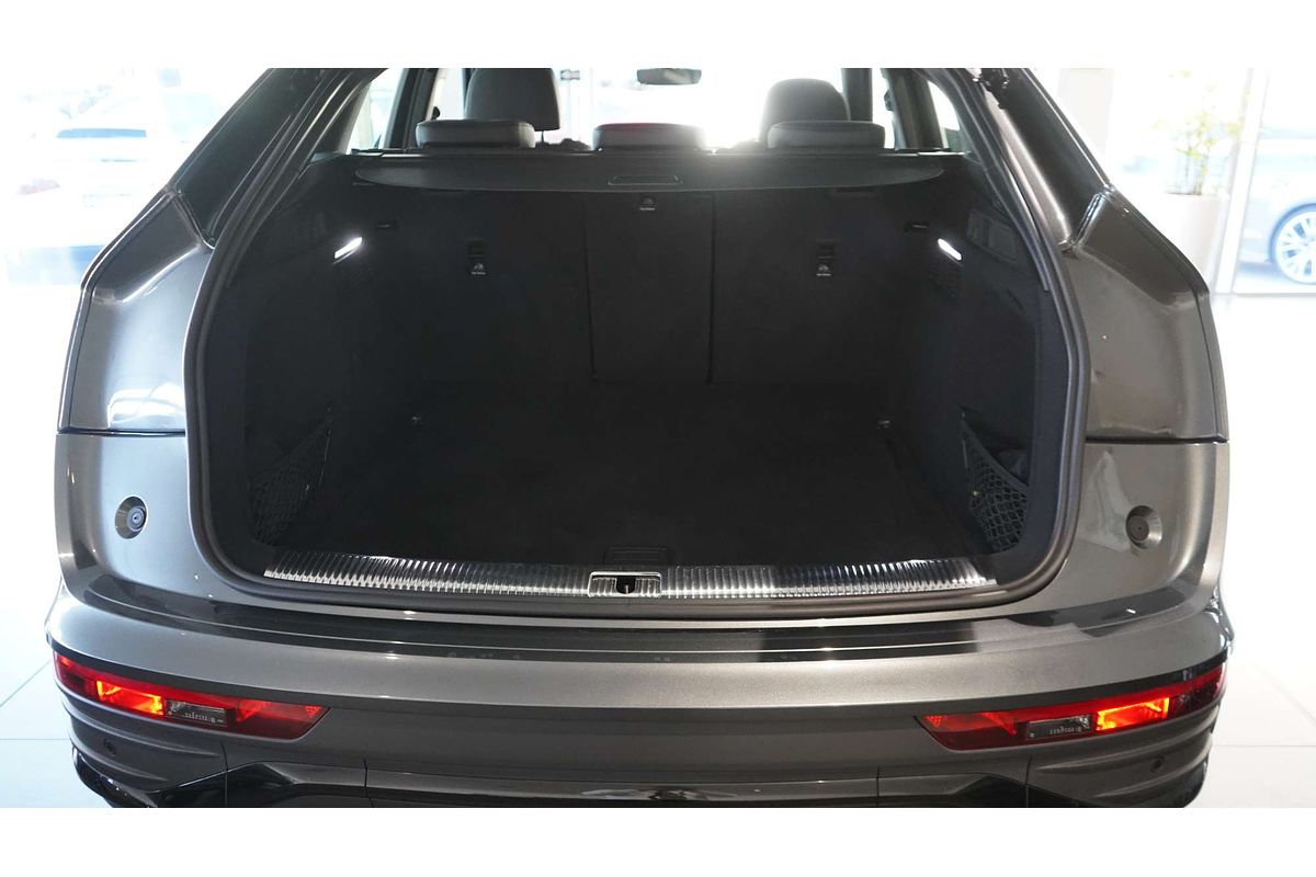 2022 Audi Q5 40 TDI S line FY
