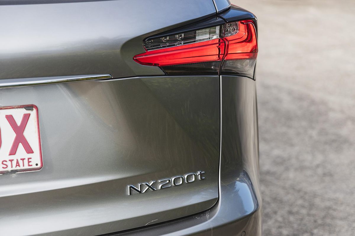 2017 Lexus NX NX200t Luxury AGZ10R