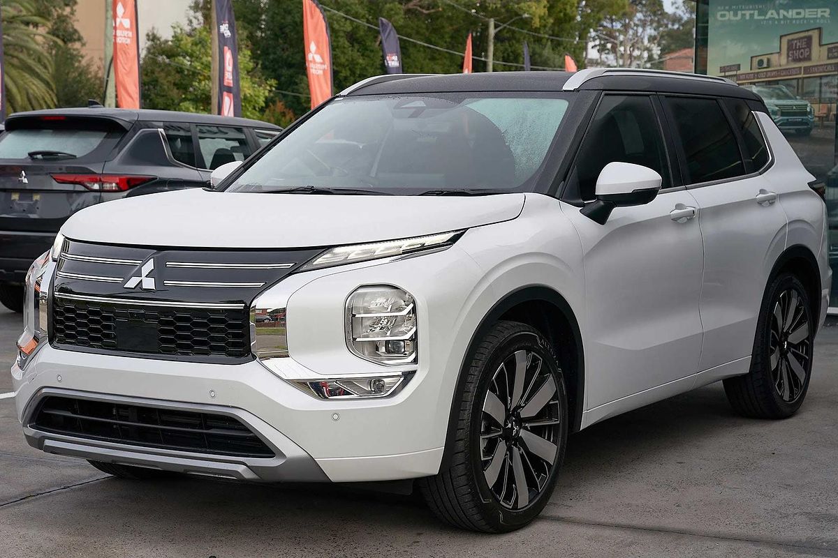 2025 Mitsubishi Outlander Exceed Tourer ZM