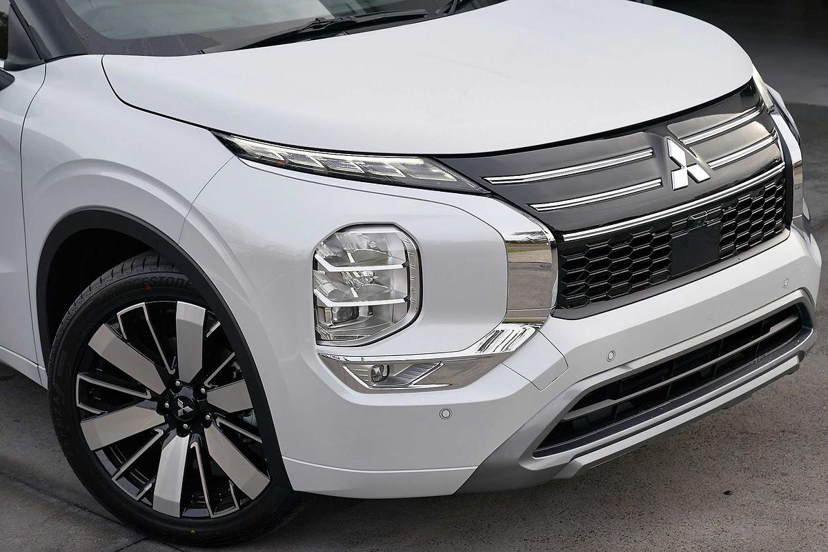 2025 Mitsubishi Outlander Exceed Tourer ZM