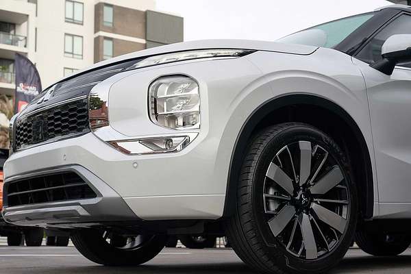 2025 Mitsubishi Outlander Exceed Tourer ZM