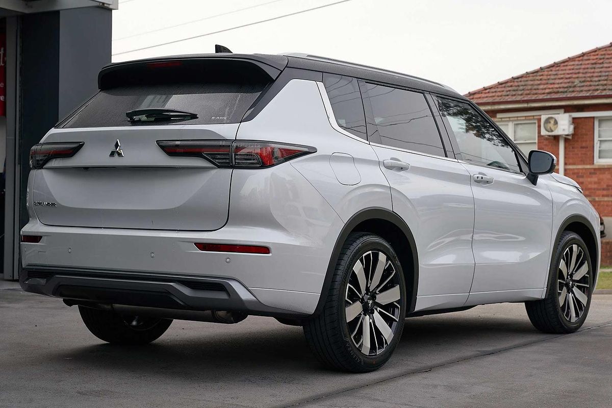 2025 Mitsubishi Outlander Exceed Tourer ZM