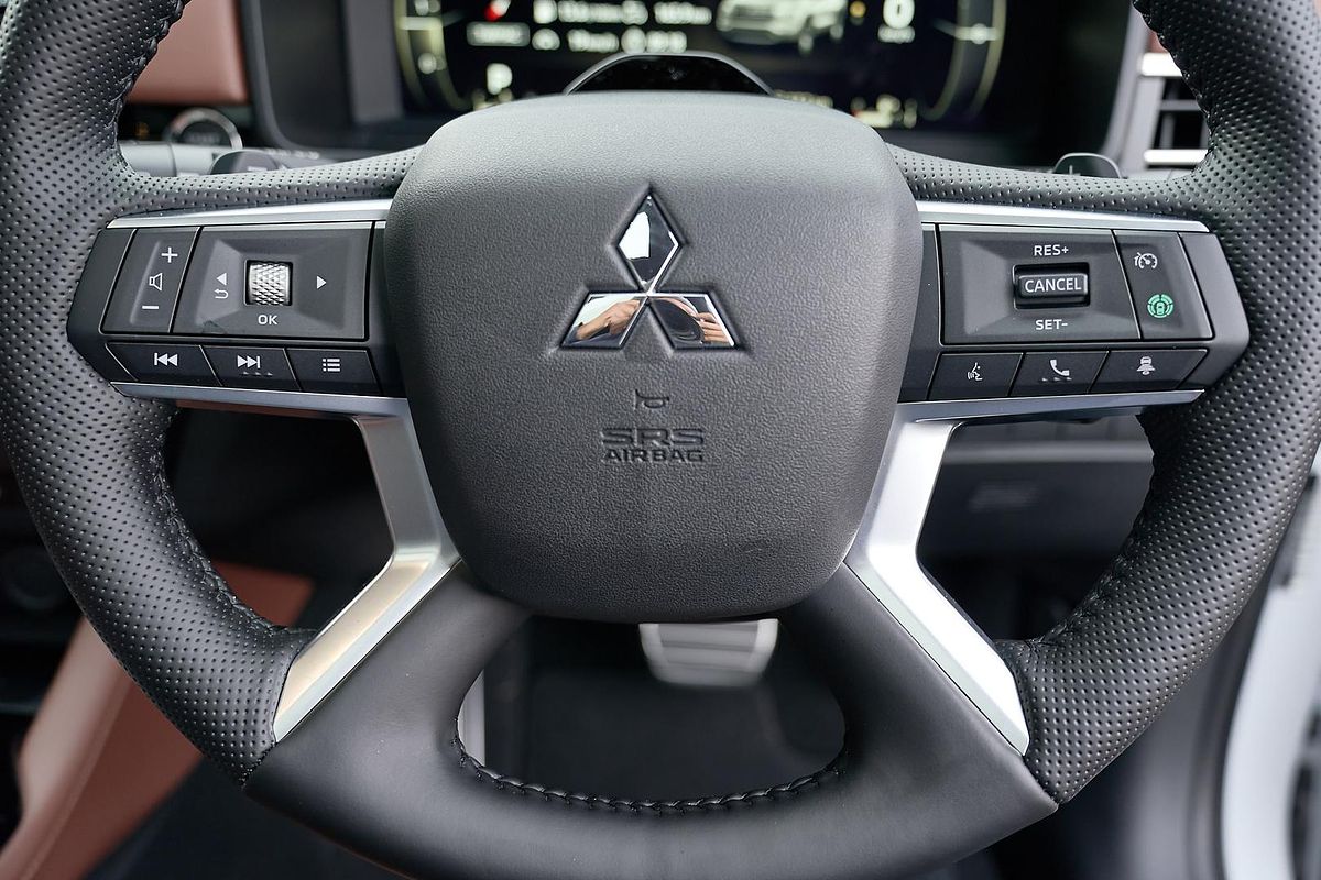 2025 Mitsubishi Outlander Exceed Tourer ZM