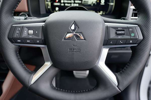 2025 Mitsubishi Outlander Exceed Tourer ZM