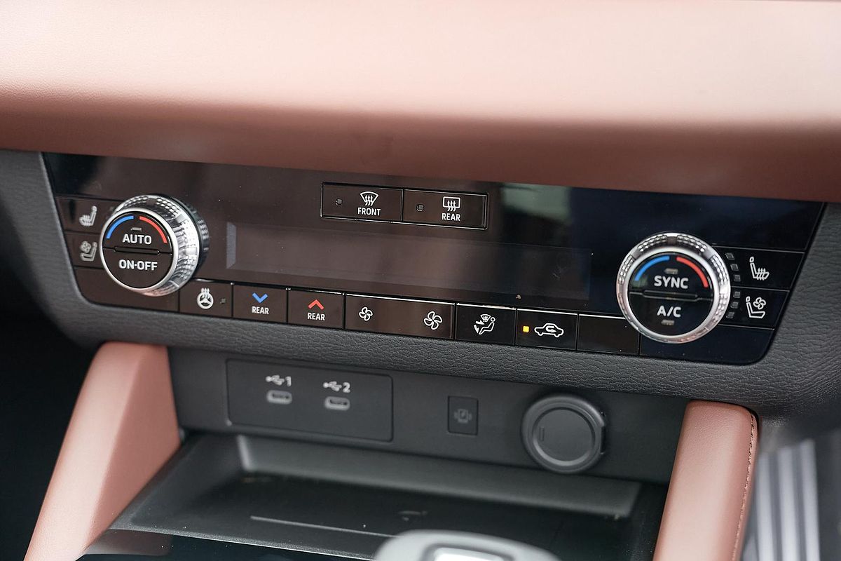 2025 Mitsubishi Outlander Exceed Tourer ZM