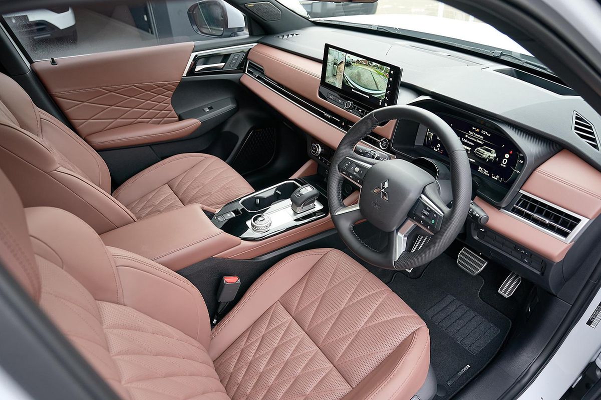 2025 Mitsubishi Outlander Exceed Tourer ZM