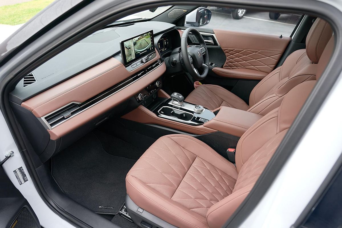 2025 Mitsubishi Outlander Exceed Tourer ZM