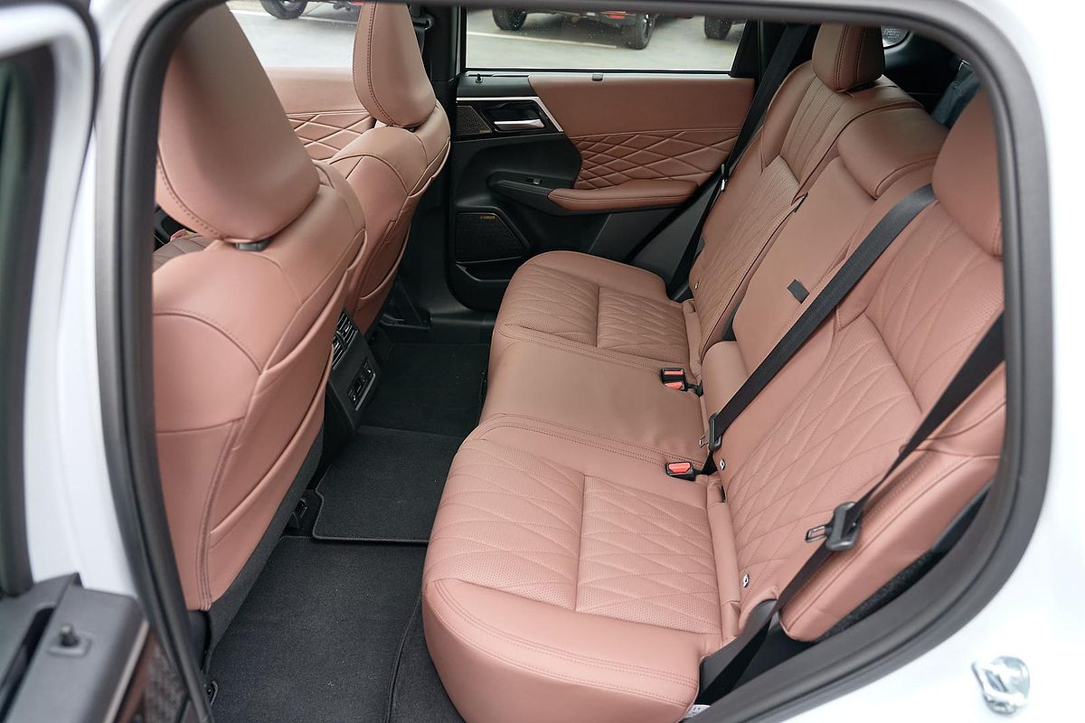 2025 Mitsubishi Outlander Exceed Tourer ZM