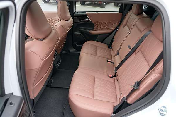 2025 Mitsubishi Outlander Exceed Tourer ZM