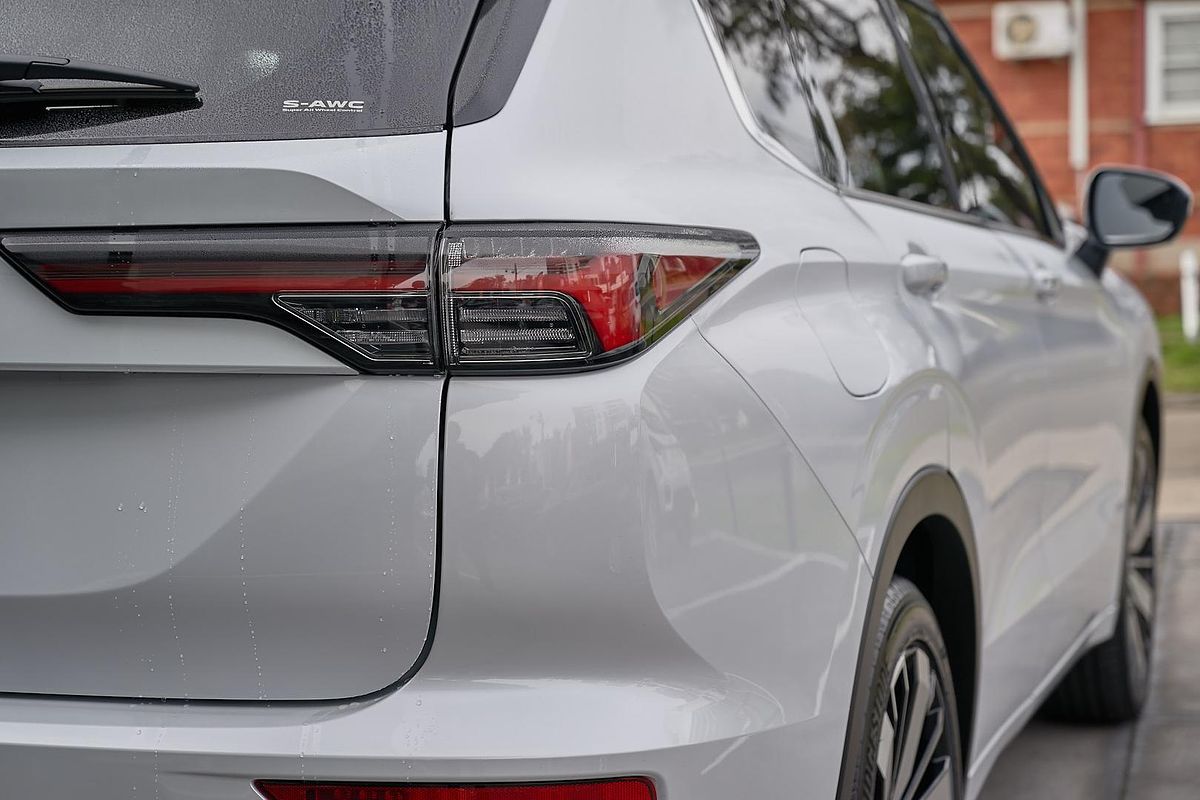 2025 Mitsubishi Outlander Exceed Tourer ZM