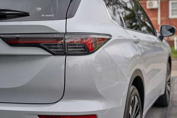 2025 Mitsubishi Outlander Exceed Tourer ZM