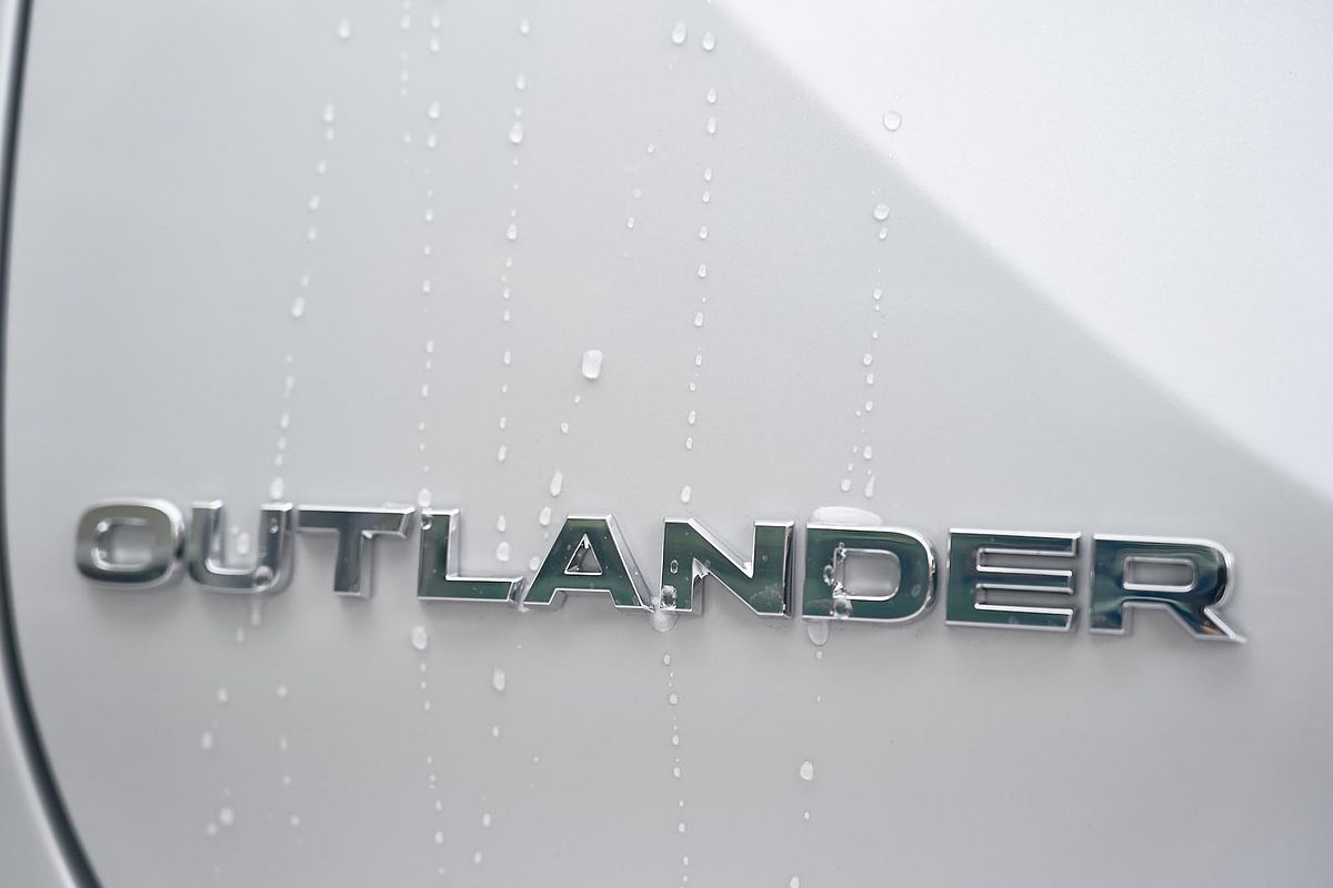2025 Mitsubishi Outlander Exceed Tourer ZM