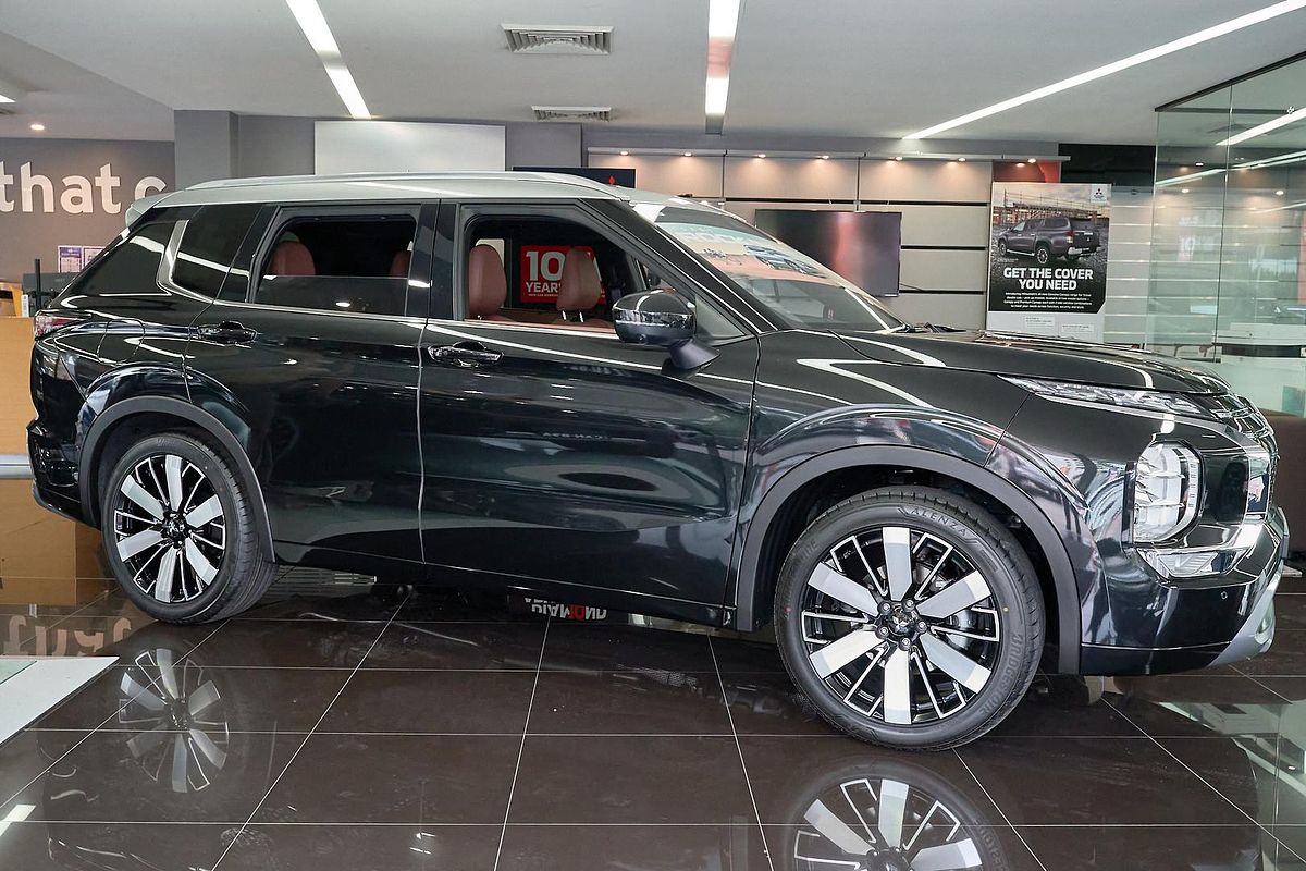 2025 Mitsubishi Outlander Exceed Tourer ZM