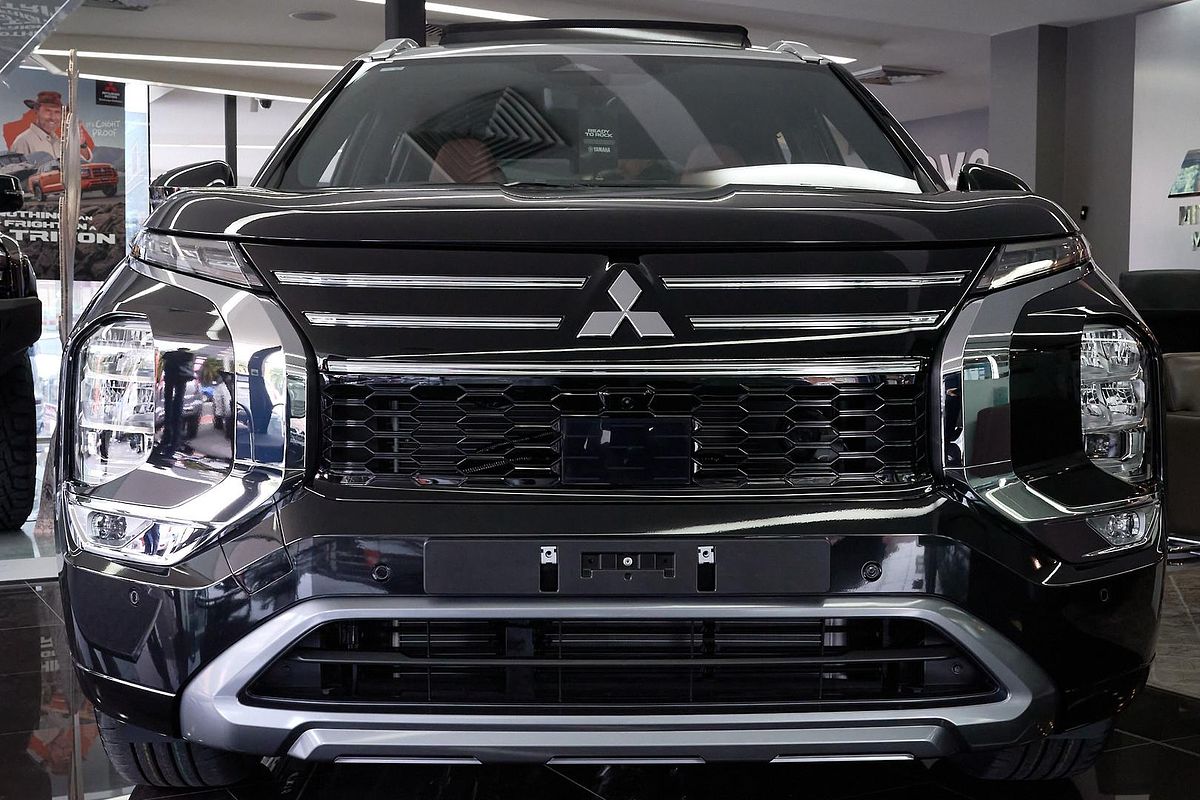 2025 Mitsubishi Outlander Exceed Tourer ZM