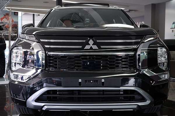 2025 Mitsubishi Outlander Exceed Tourer ZM