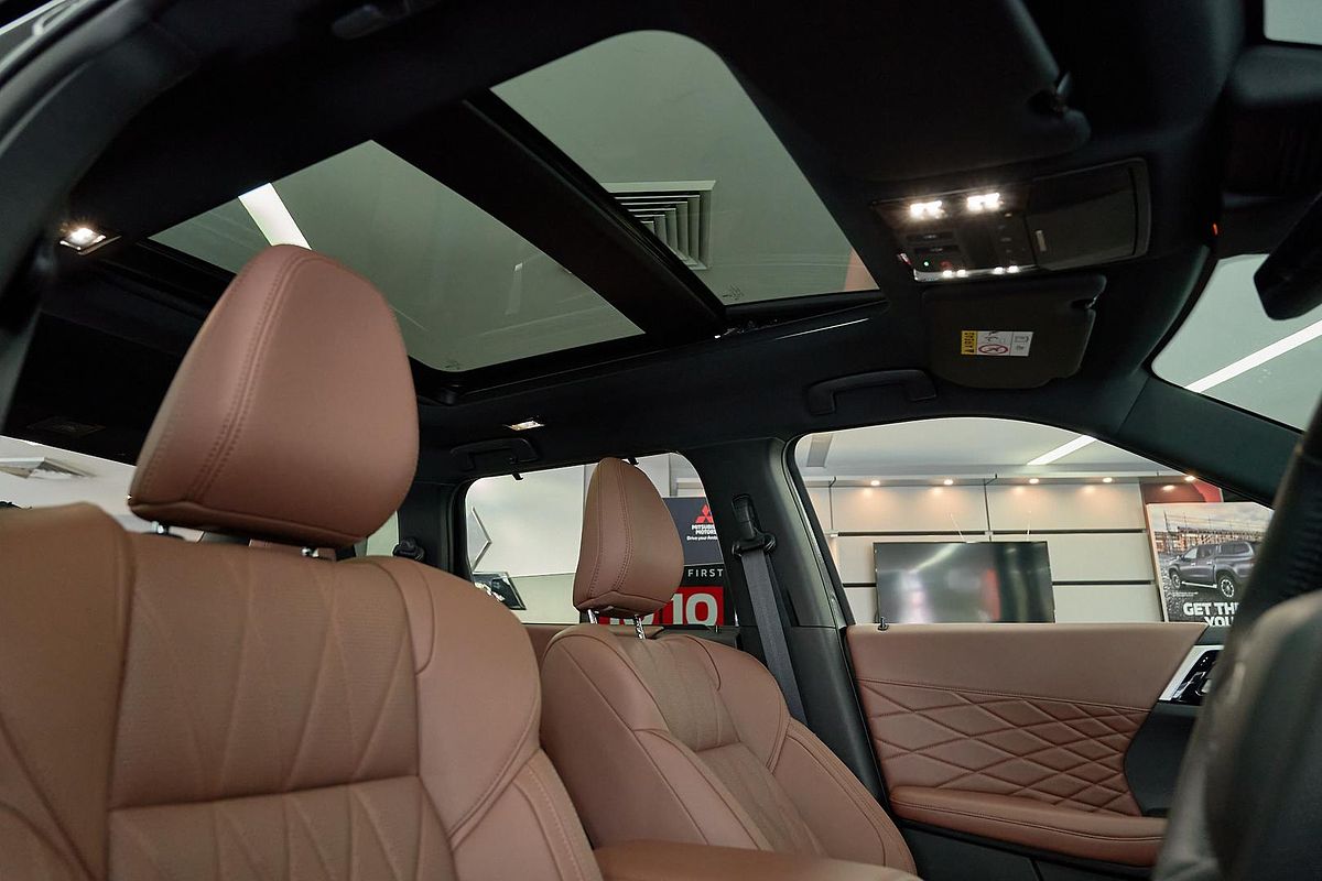 2025 Mitsubishi Outlander Exceed Tourer ZM