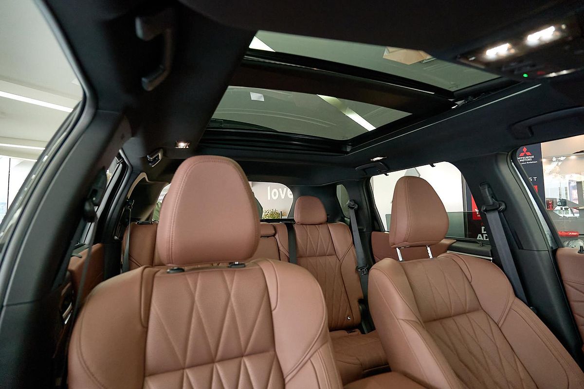 2025 Mitsubishi Outlander Exceed Tourer ZM