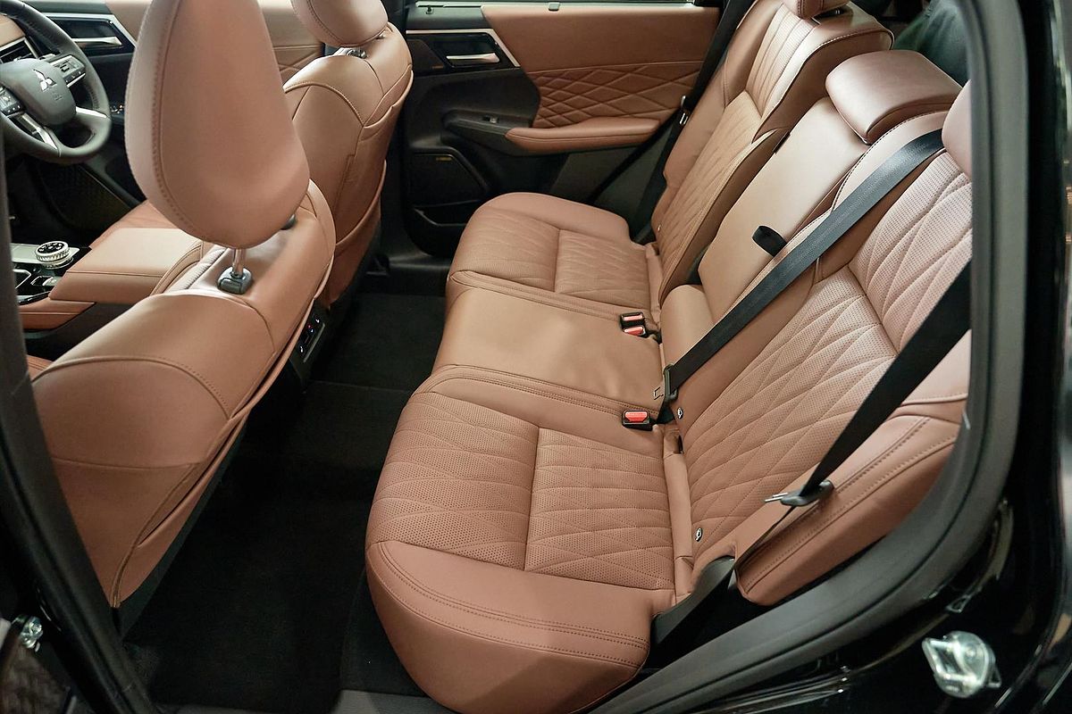 2025 Mitsubishi Outlander Exceed Tourer ZM