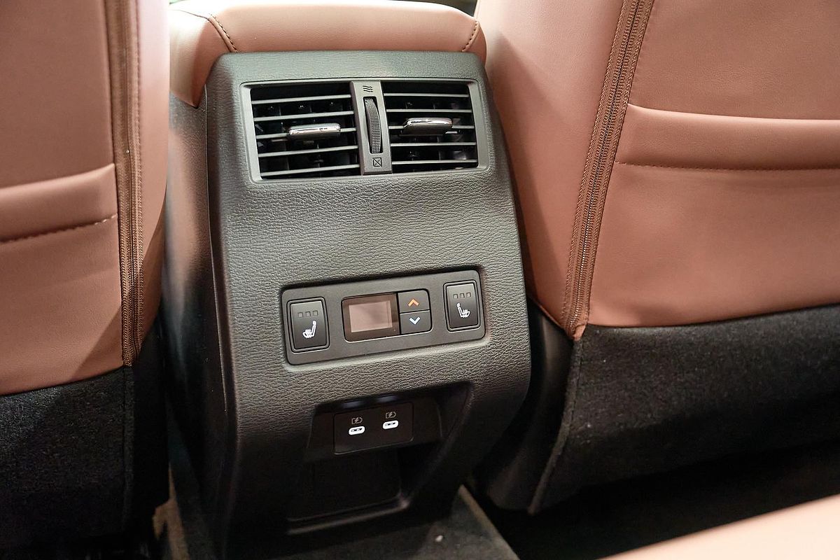 2025 Mitsubishi Outlander Exceed Tourer ZM