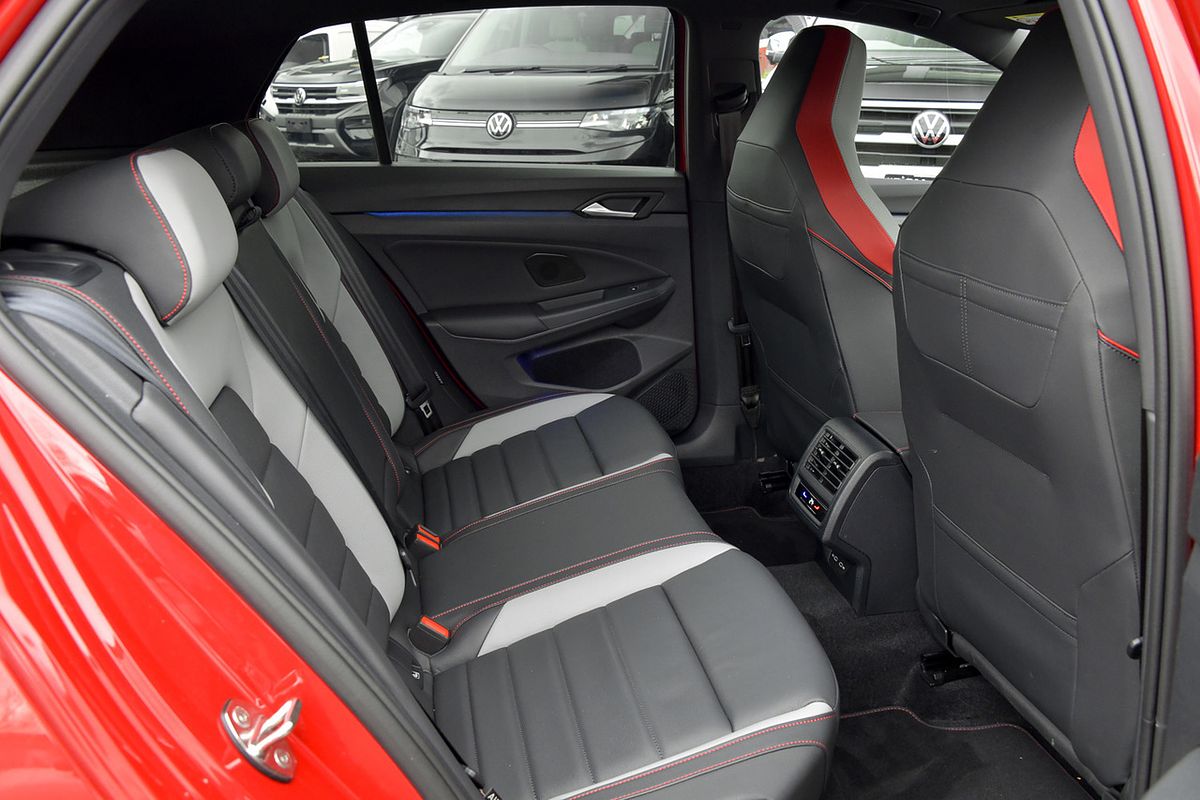 2024 Volkswagen Golf GTI 8