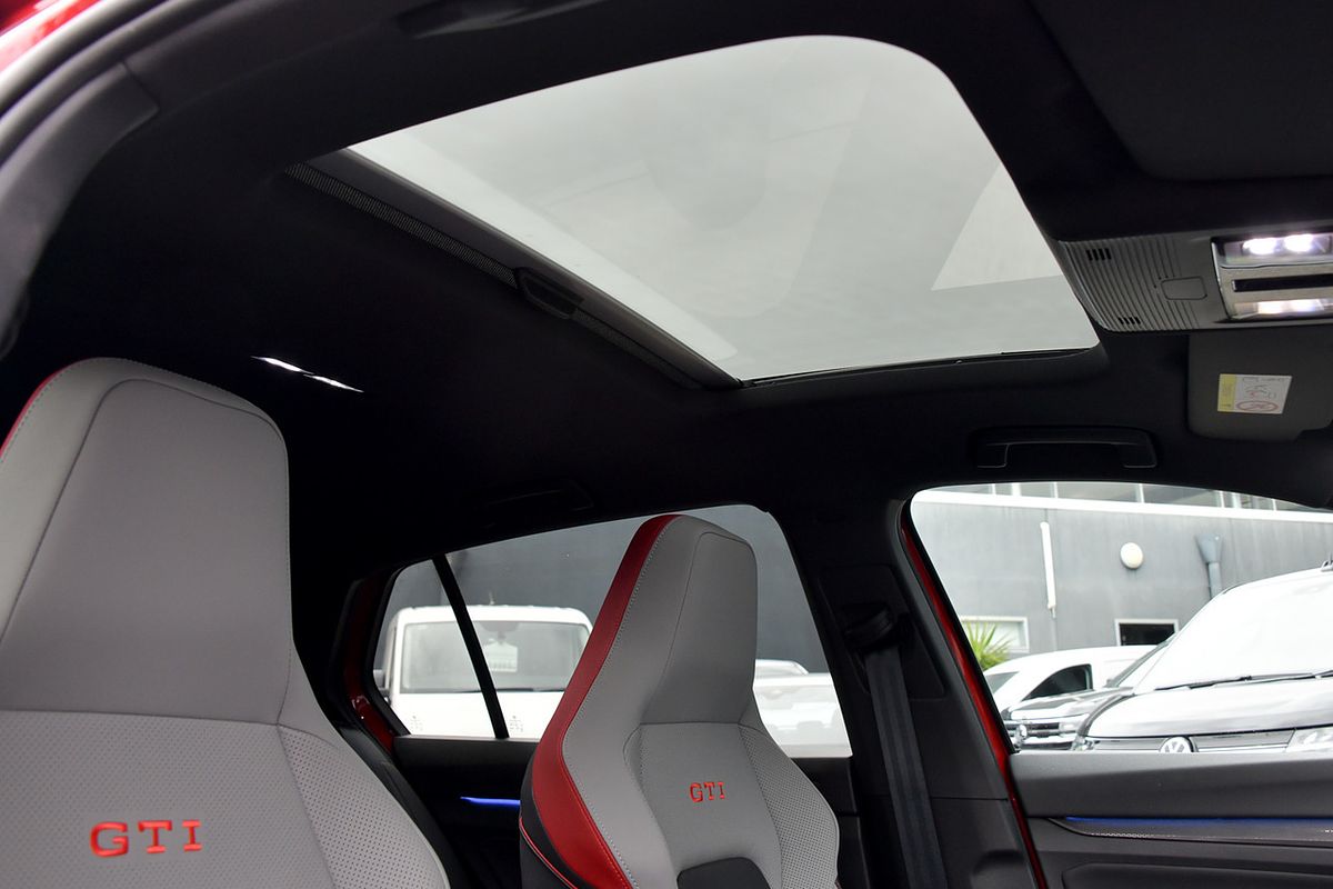2024 Volkswagen Golf GTI 8