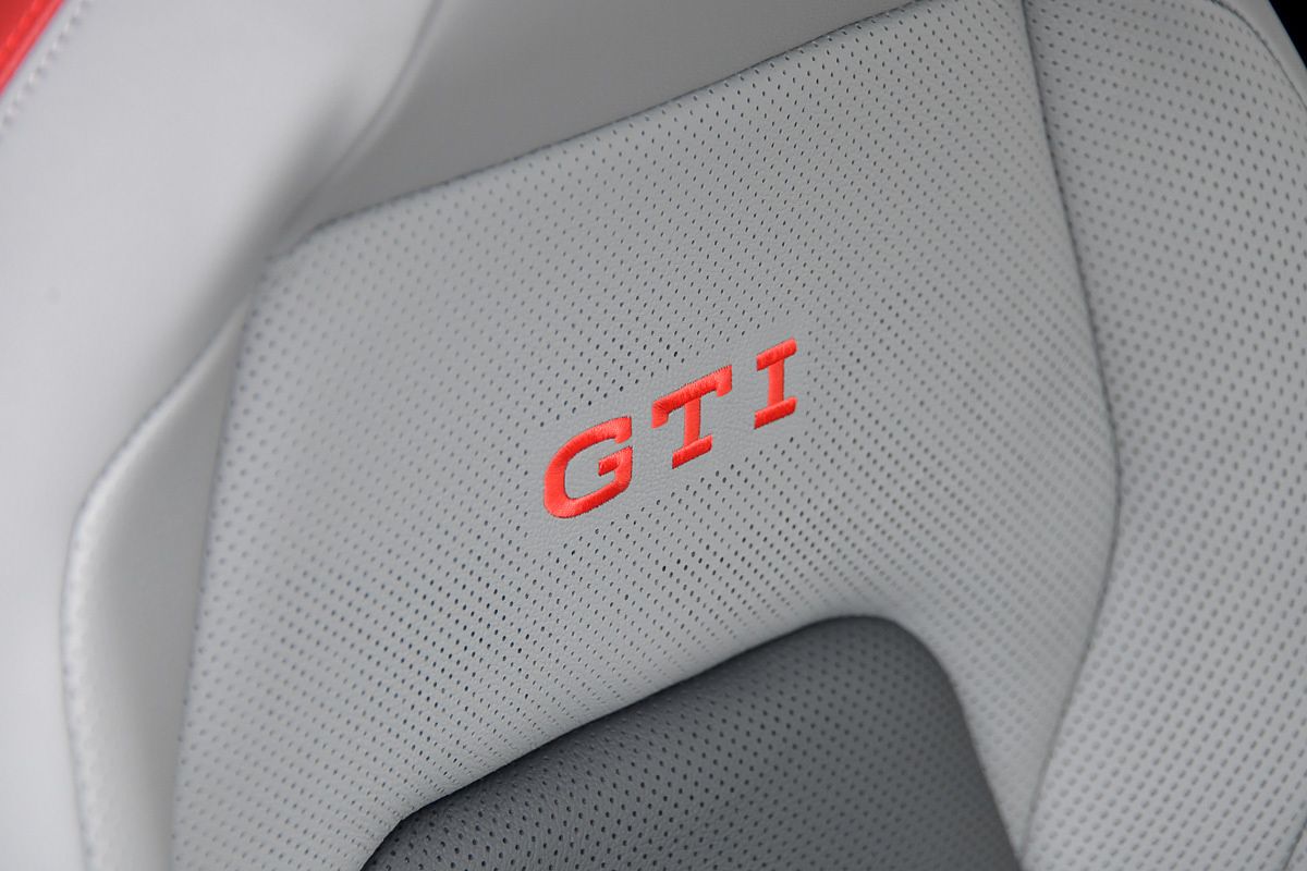 2024 Volkswagen Golf GTI 8