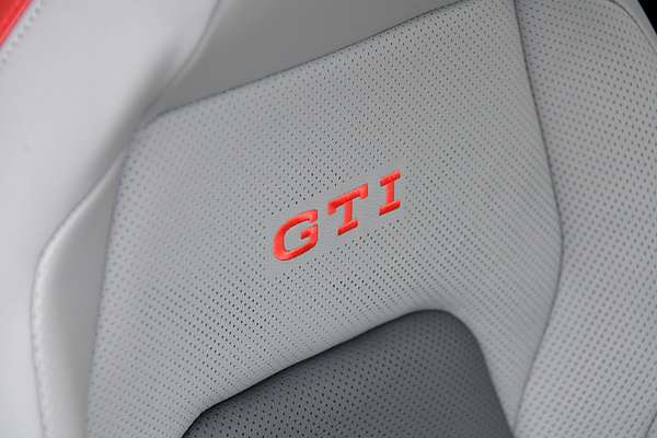 2024 Volkswagen Golf GTI 8