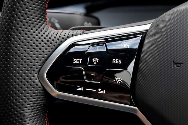 2024 Volkswagen Golf GTI 8