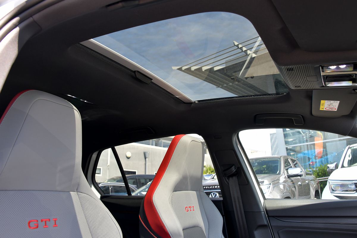 2024 Volkswagen Golf GTI 8