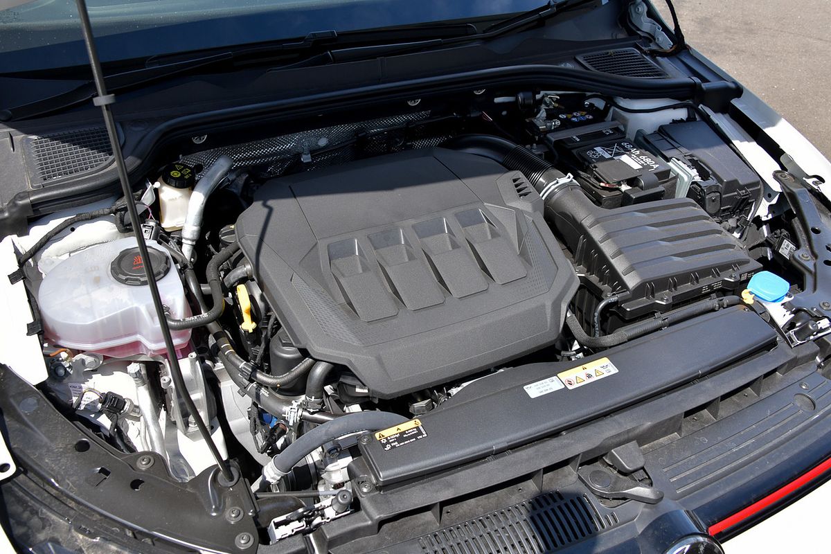 2024 Volkswagen Golf GTI 8