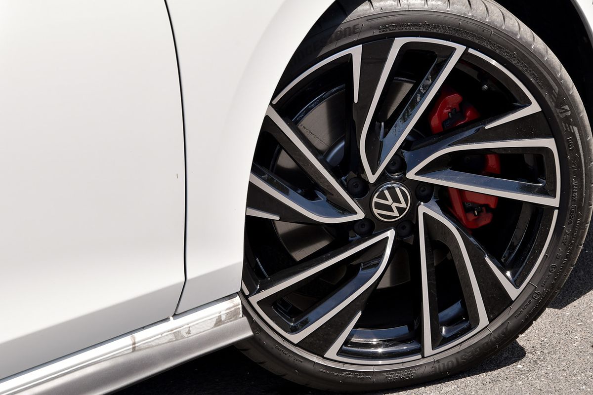 2024 Volkswagen Golf GTI 8