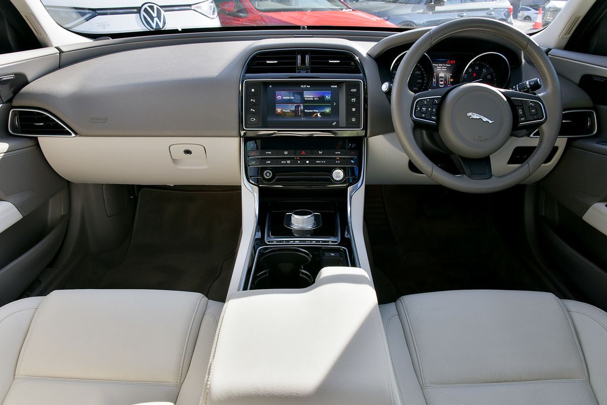 2015 Jaguar XE 25t R-Sport X760