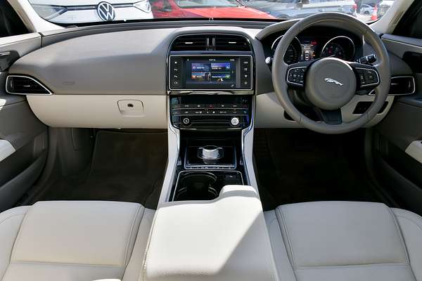 2015 Jaguar XE 25t R-Sport X760