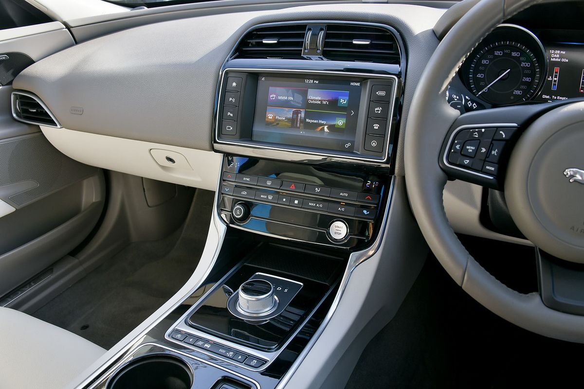 2015 Jaguar XE 25t R-Sport X760