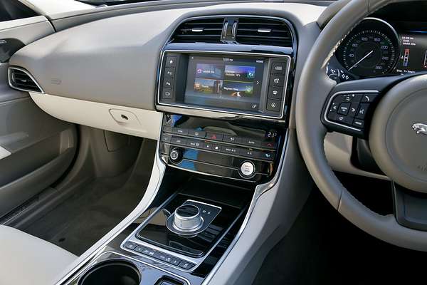 2015 Jaguar XE 25t R-Sport X760
