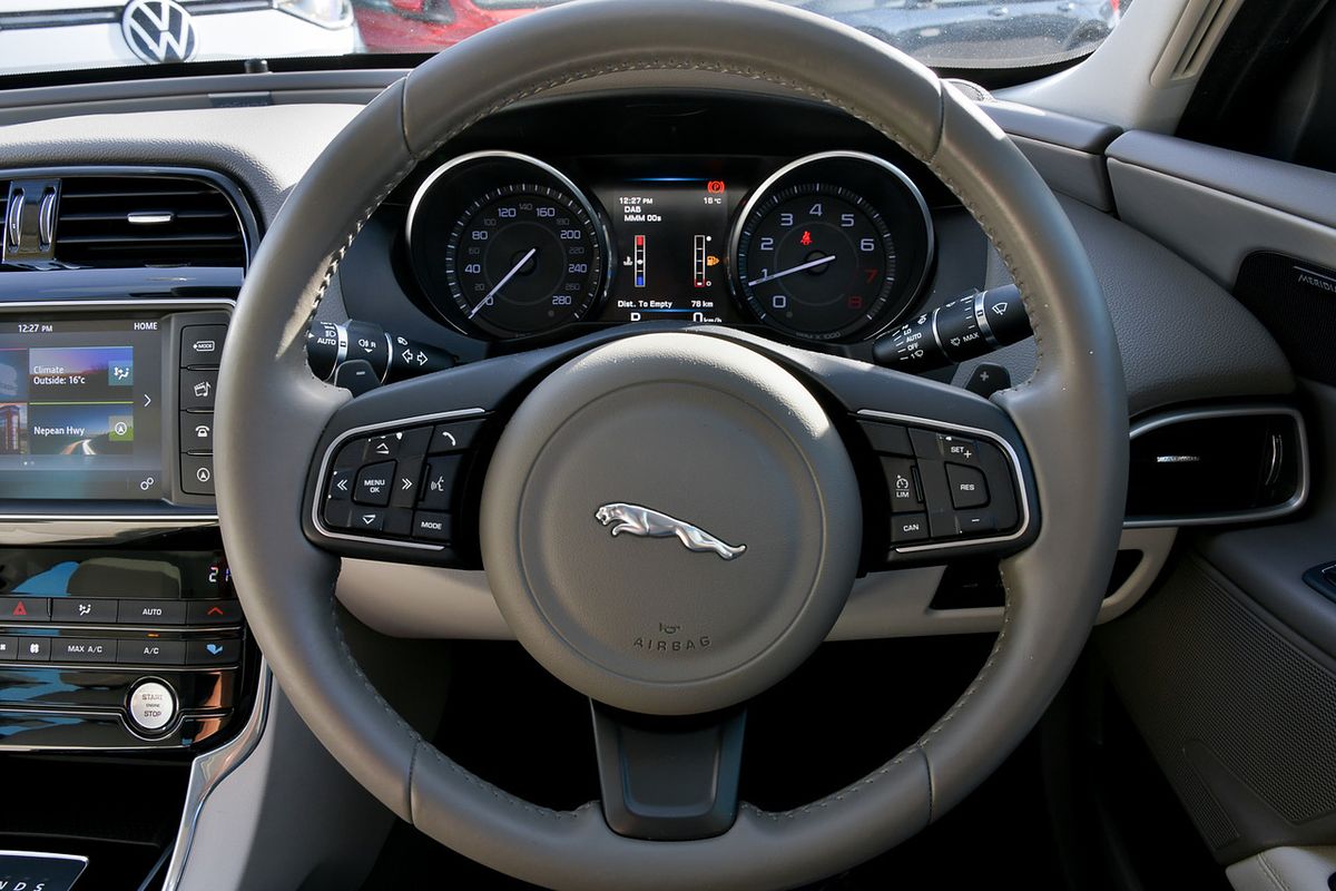 2015 Jaguar XE 25t R-Sport X760
