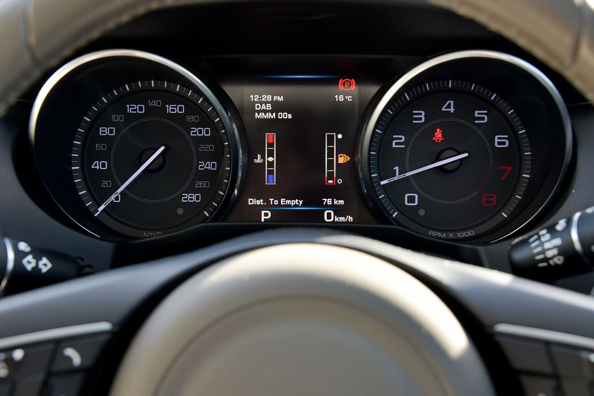 2015 Jaguar XE 25t R-Sport X760