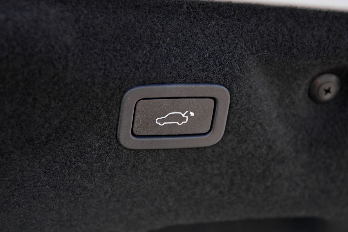 2015 Jaguar XE 25t R-Sport X760