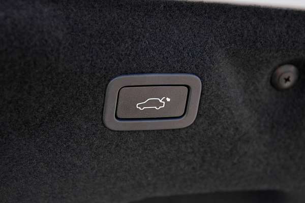2015 Jaguar XE 25t R-Sport X760