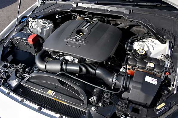 2015 Jaguar XE 25t R-Sport X760