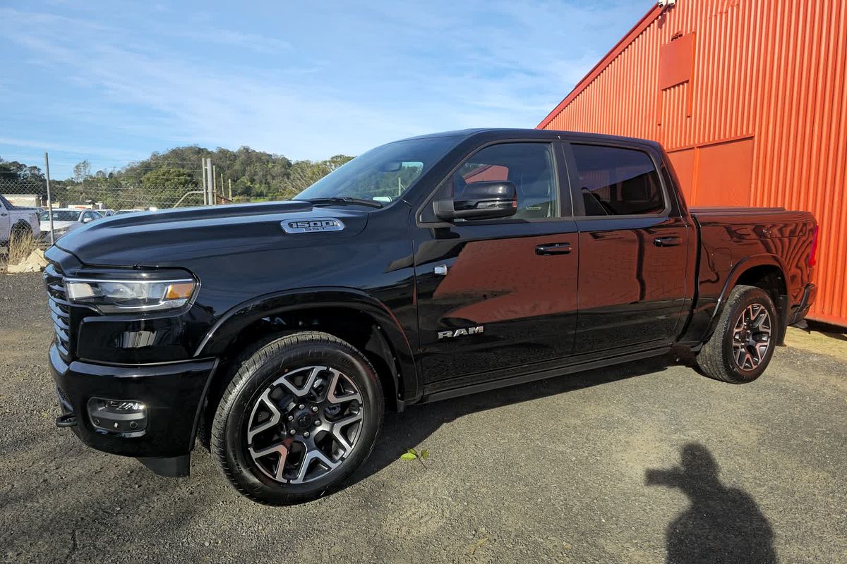 2025 RAM 1500 Laramie Sport Hurricane SO RamBox DT 4X4 SWB