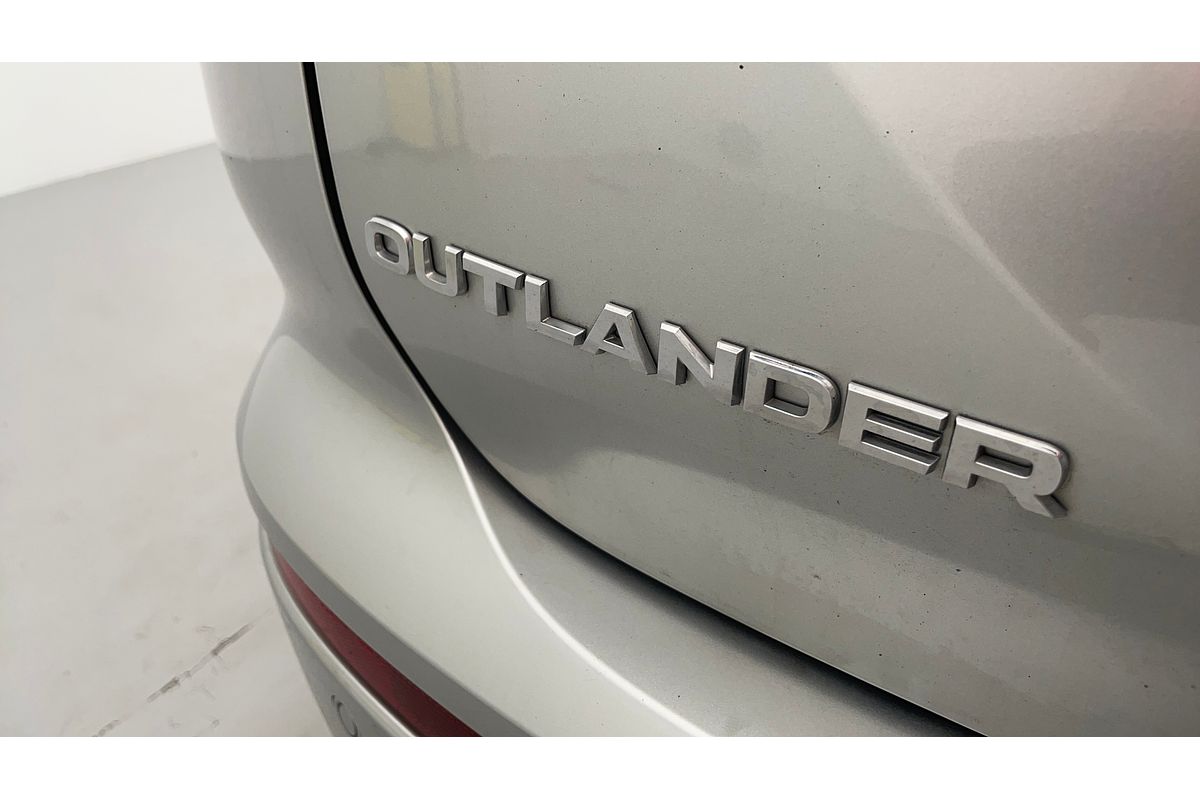 2023 Mitsubishi Outlander LS ZM