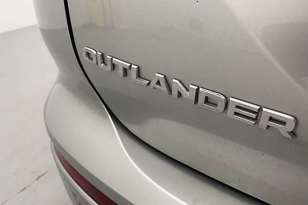 2023 Mitsubishi Outlander LS ZM