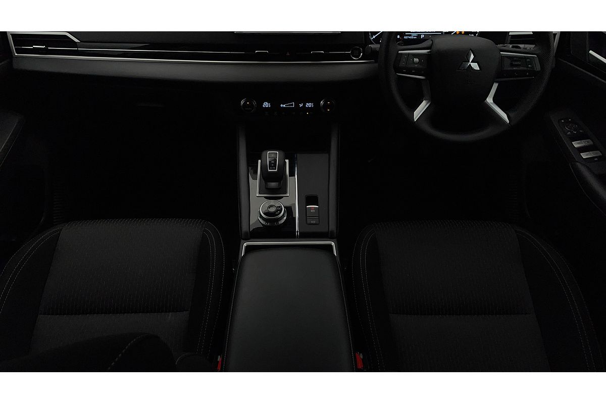 2023 Mitsubishi Outlander LS ZM